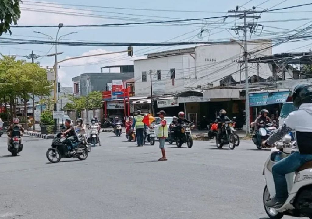 Asal Usul Sebutan Pak Ogah untuk Sang Pengatur Jalan - GenPI.co NTB