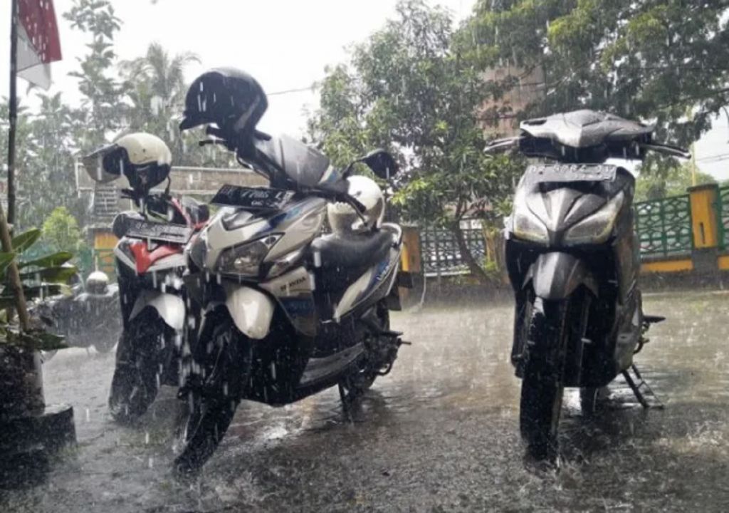 BMKG Keluarkan Peringatan, Hujan Guyur NTB Hingga Senin - GenPI.co NTB