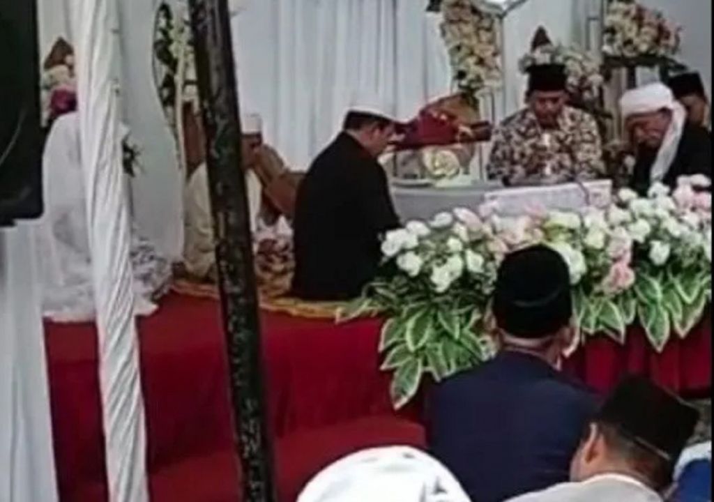 Pengantin di Lombok Tengah Nikah Mas Kawin Kain Kafan - GenPI.co NTB