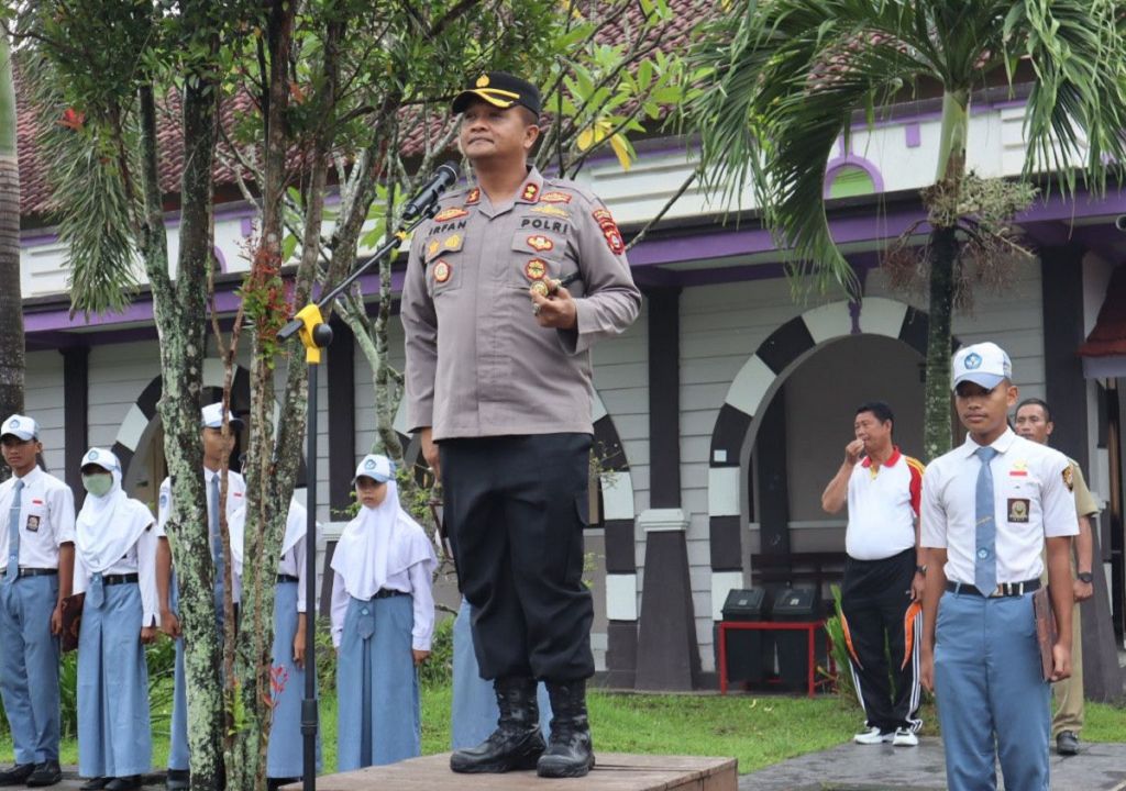 Kapolres Lombok Tengah Imbau Pelajar Tertib Lalu Lintas - GenPI.co NTB