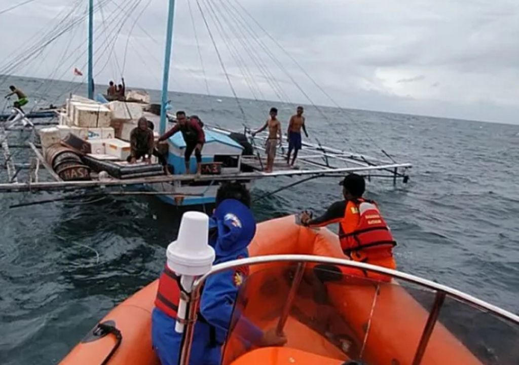 Nelayan Bima Diselamatkan Tim SAR di Perairan Sangeang - GenPI.co NTB