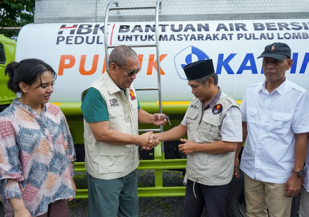 Atasi Masalah Air Bersih, Haji Bambang Kristiono Tambah 2 Mobil Tangki - GenPI.co NTB
