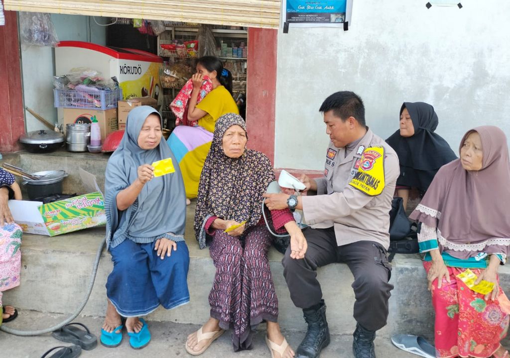 Ibu Rumah Tangga di Lombok Tengah Diberi Layanan Kesehatan Gratis - GenPI.co NTB