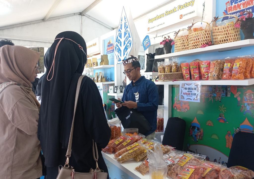 UMKM Pesta Rakyat Simpedes BRI Sukses Jadi Produsen Snack di Jawa Timur - GenPI.co NTB
