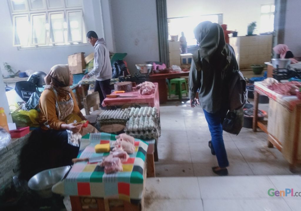 Ibu-ibu Sabar, Anggaran Pasar Murah di Loteng Sudah Habis - GenPI.co NTB