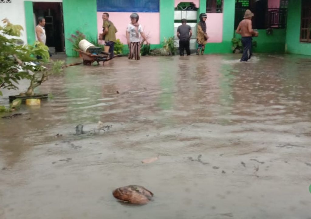 Hujan Lebat, Ratusan Keluarga di Loteng Kebajiran - GenPI.co NTB