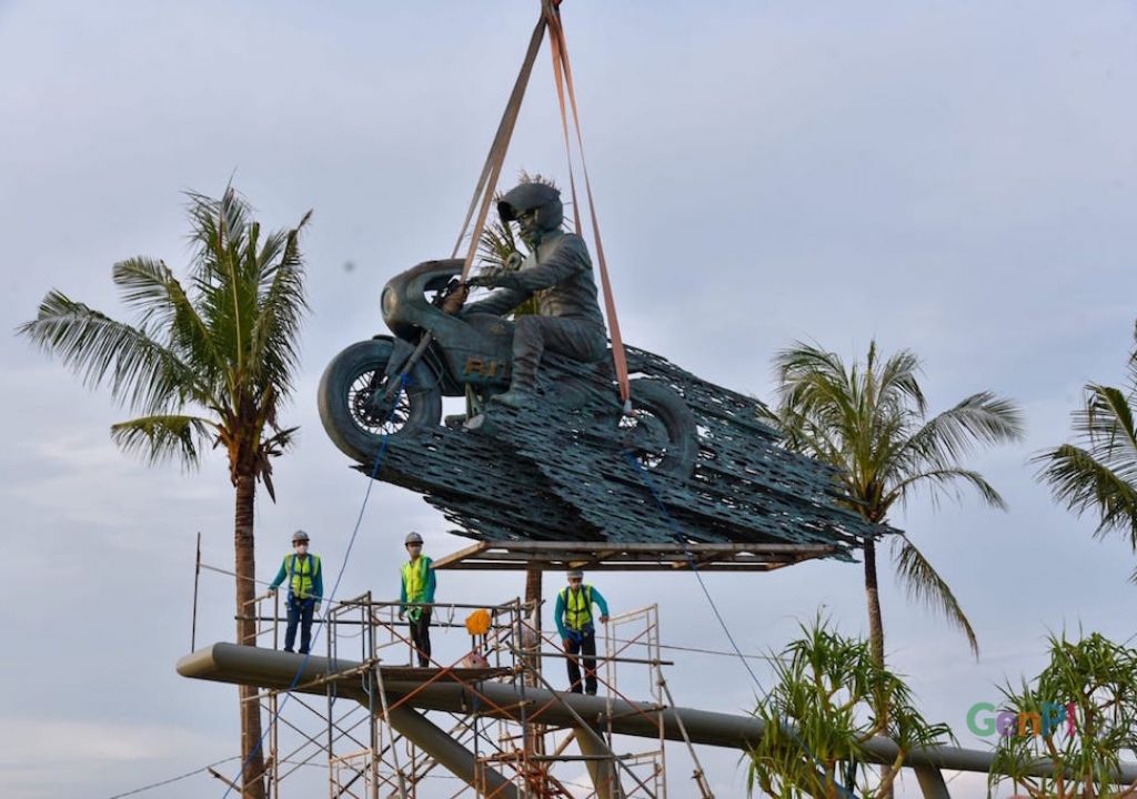 Patung Presiden Jokowi Mulai Terpasang di Sirkuit Mandalika - GenPI.co NTB