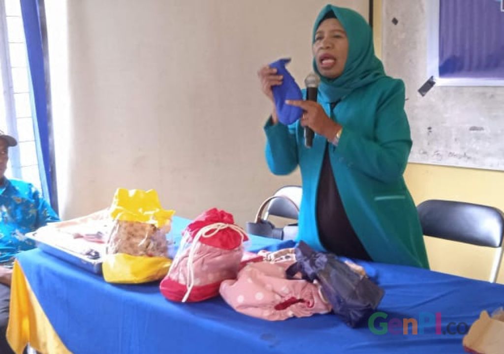 IRT Belajar Membuat Pembalut Ramah Lingkungan - GenPI.co NTB