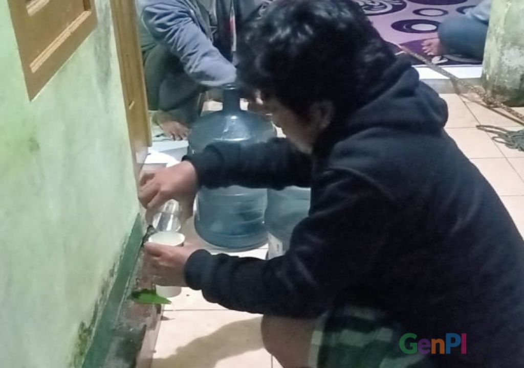 Bikin Kaget, Rumah Warga di Mantang Semburkan Air Ajaib - GenPI.co NTB