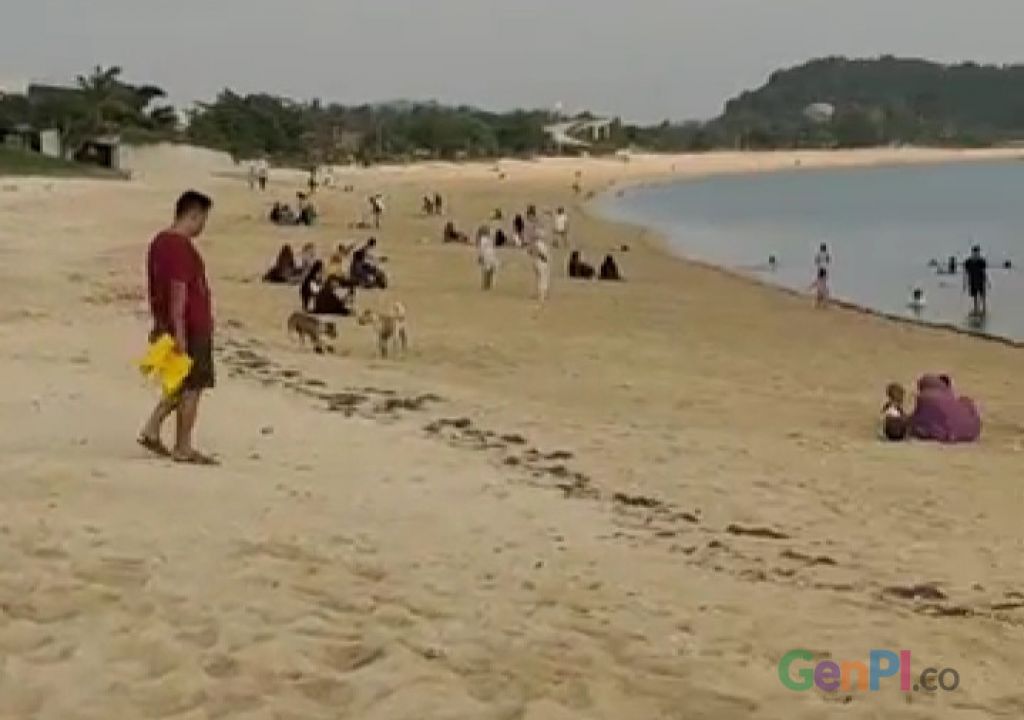 Uniknya Pasir Serupa Merica di Pantai Mandalika - GenPI.co NTB