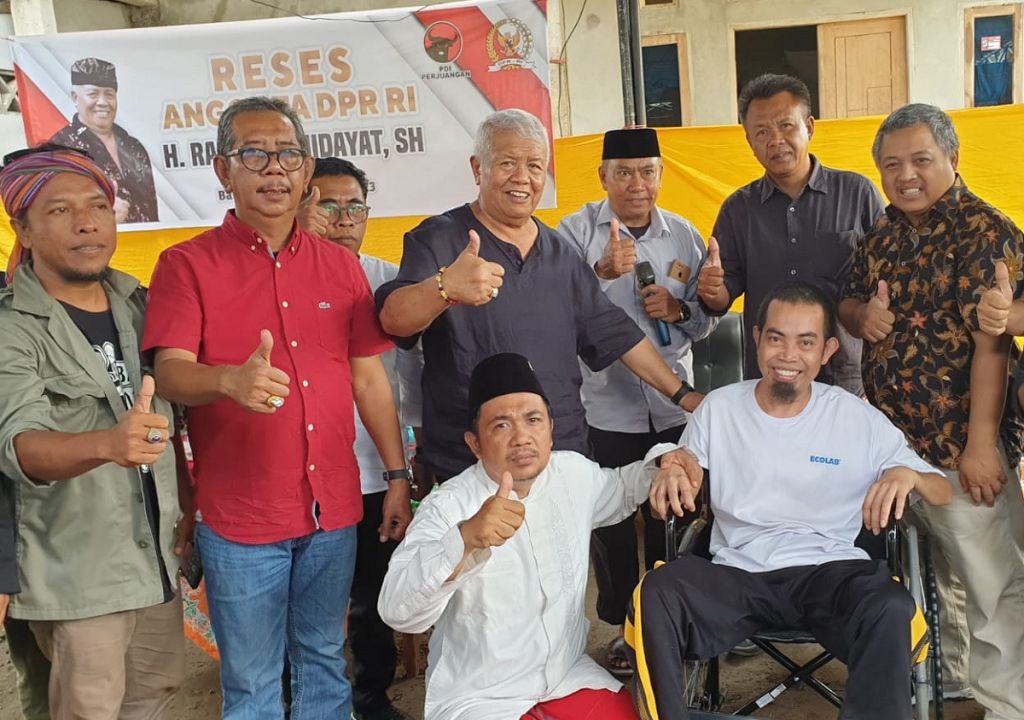 Rachmat Hidayat Bagikan Beragam Bantuan di Lombok Tengah - GenPI.co NTB