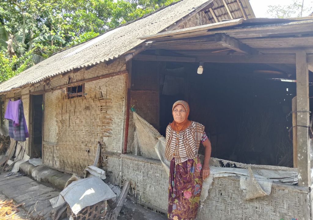 Kisah Warga Miskin di Lombok Tengah: Rumah Reyot, Cuaca Buruk Ngungsi ke Tetangga - GenPI.co NTB
