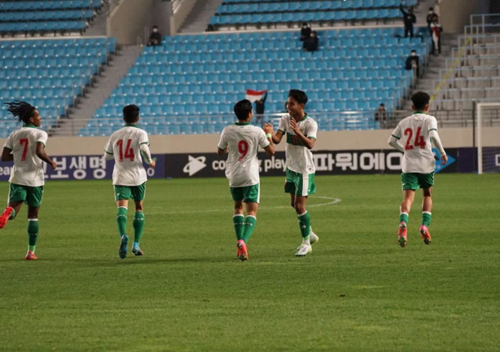 Timnas U-19 Indonesia Kalah Telak, Shin Tae Yong Tepuk Tangan - GenPI.co RIAU