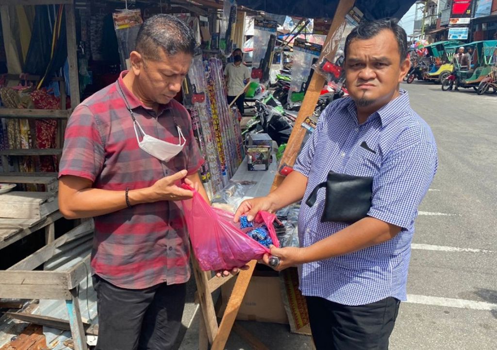Polres Meranti Imbau Pedagang Tidak Jual Senapan Plastik Mainan - GenPI.co RIAU