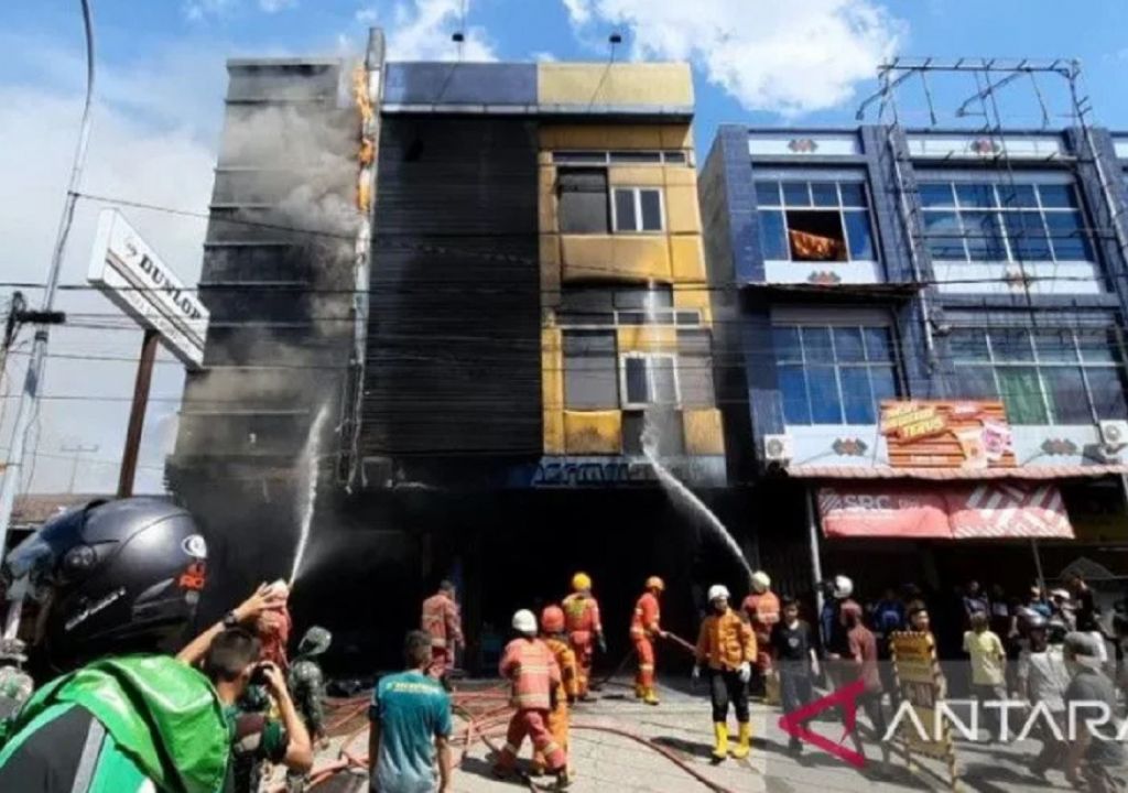 Ruko 3 Lantai di Pekanbaru Terbakar, Ini Penyebabnya - GenPI.co RIAU
