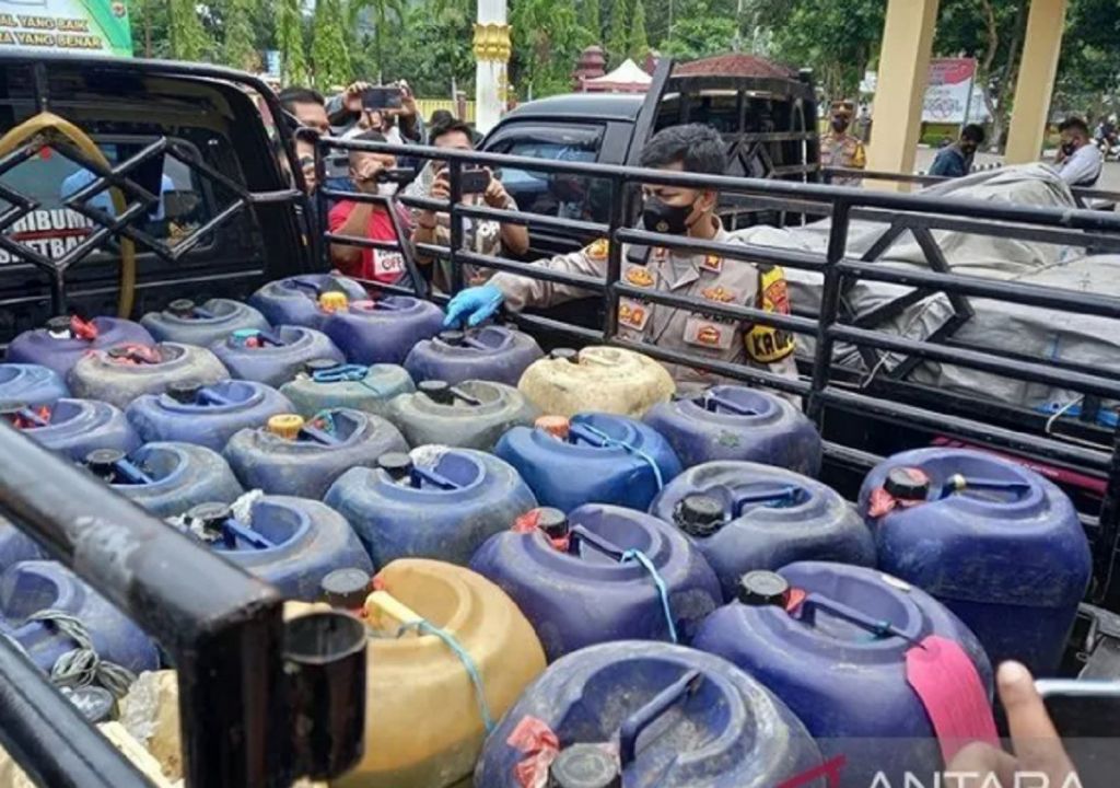 Viral Isi BBM Pakai Jeriken di Kuansing, Ini Kata Pertamina - GenPI.co RIAU