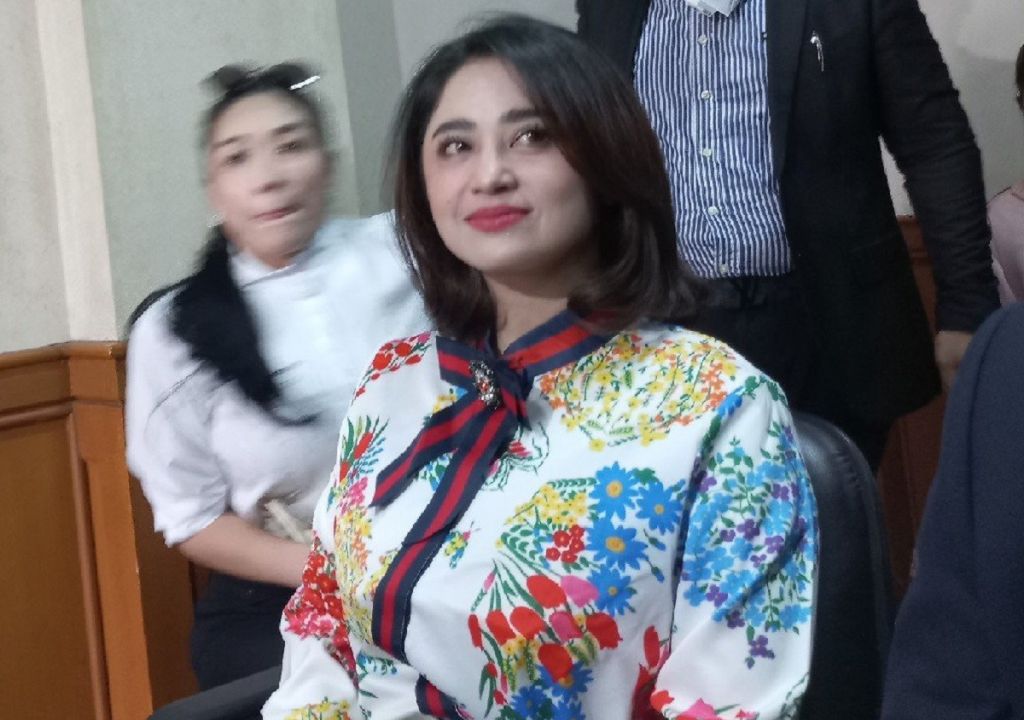 Dewi Perssik Kirim Pesan Keras ke Angga Wijaya - GenPI.co RIAU
