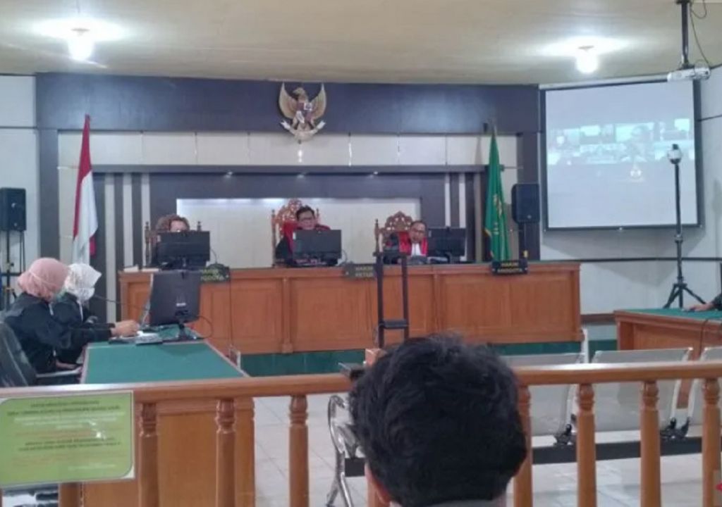 Hakim Vonis Bupati Nonaktif Kuansing 5 Tahun Penjara - GenPI.co RIAU