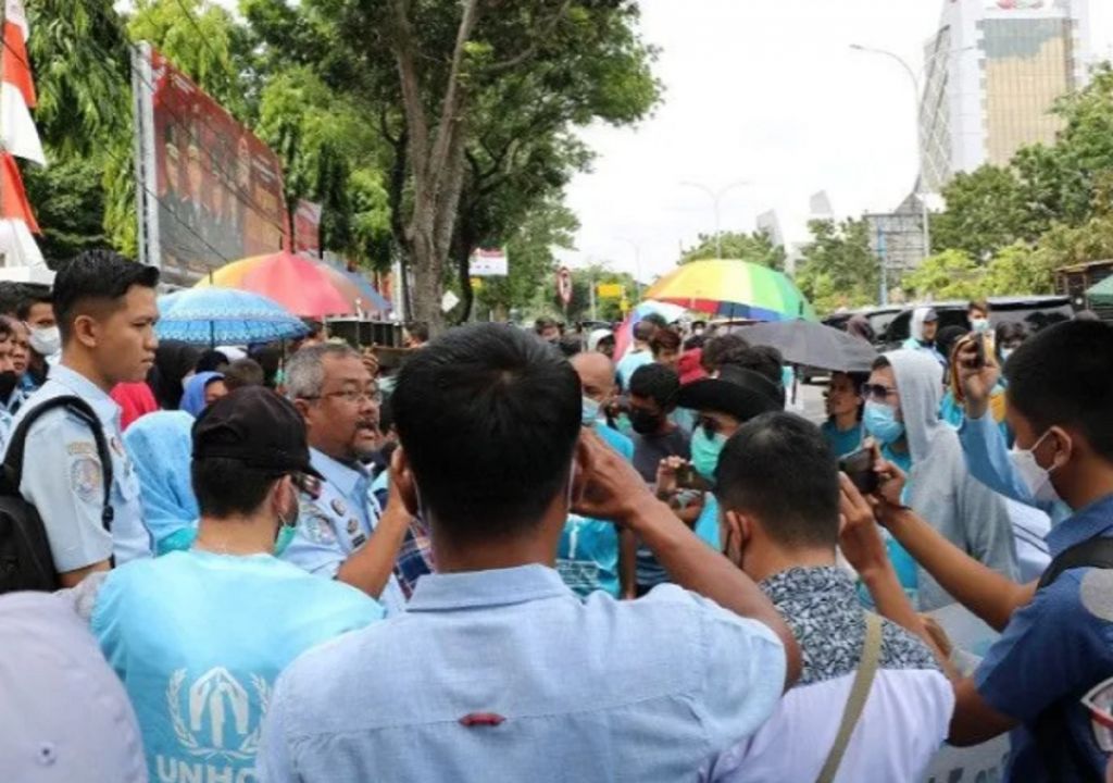Pengungsi Afghanistan di Riau Demo Kantor Kemenkumham - GenPI.co RIAU