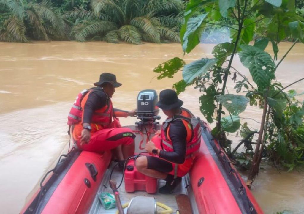 SAR Pekanbaru Cari Bombom yang Tenggelam di Sungai Reteh - GenPI.co RIAU