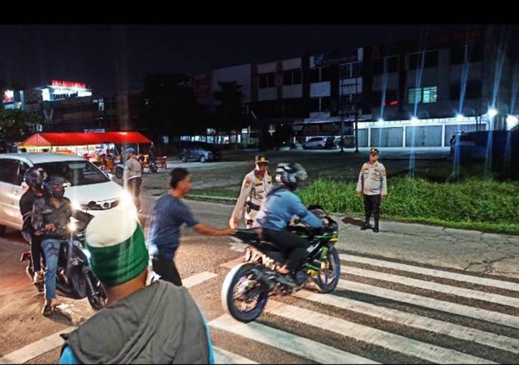 uploads/riau/arsip/normal/2022/09/15/polresta-pekanbaru-meningkatkan-patroli-saat-malam-hari-kare-ab53.jpg - GenPI.co RIAU