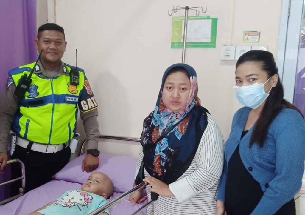Tembus Macet, 2 Polantas Pekanbaru Antar Balita ke Rumah Sakit - GenPI.co RIAU