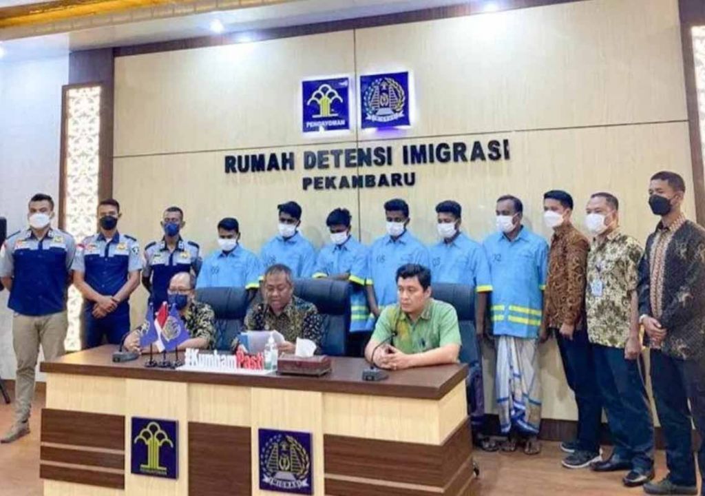 6 WN Bangladesh Dideportasi Kanwil Kemenkumham Riau - GenPI.co RIAU