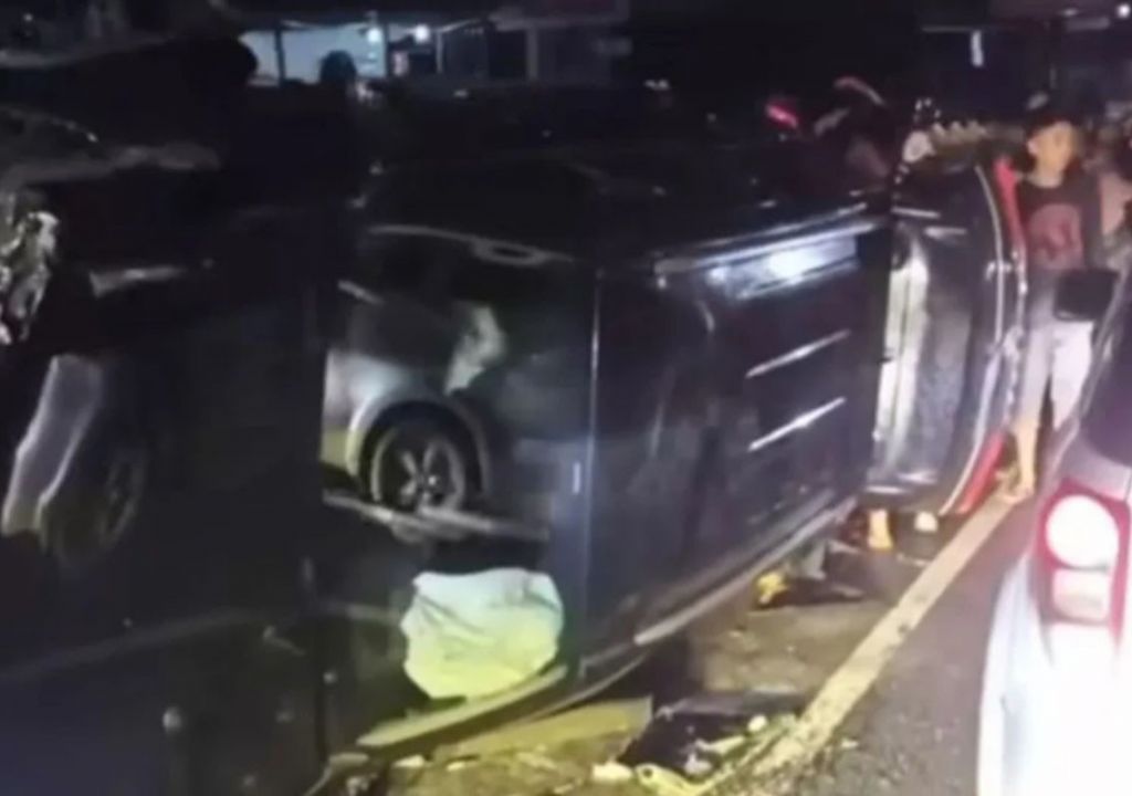 Gegara Mengantuk, Fortuner Tabrak Pembatas Jalan di Pekanbaru - GenPI.co RIAU