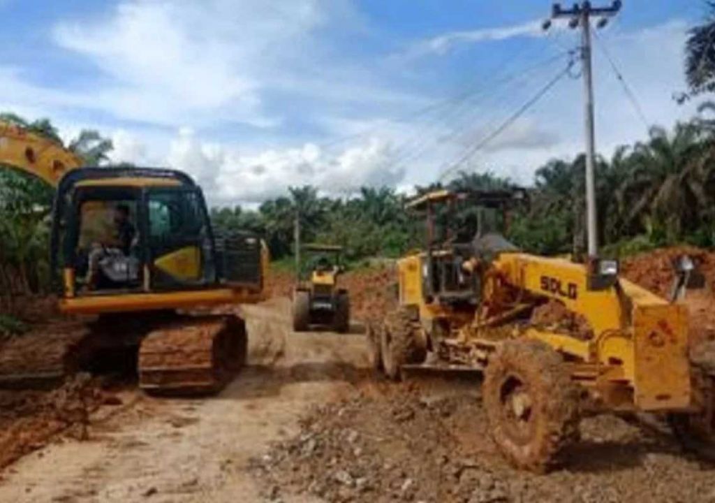 Usai 20 Kepala Desa Mengadu, Jalan Rusak di Inhu Diperbaiki - GenPI.co RIAU