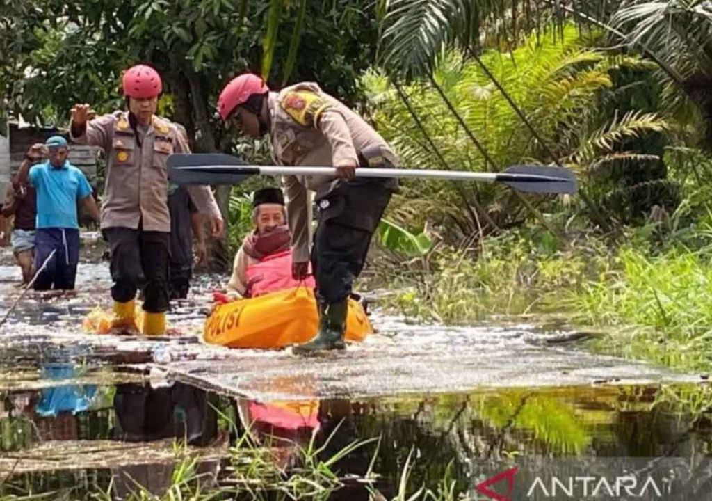 Banjir Terjang Ribuan Rumah di Siak, Air Belum Surut - GenPI.co RIAU