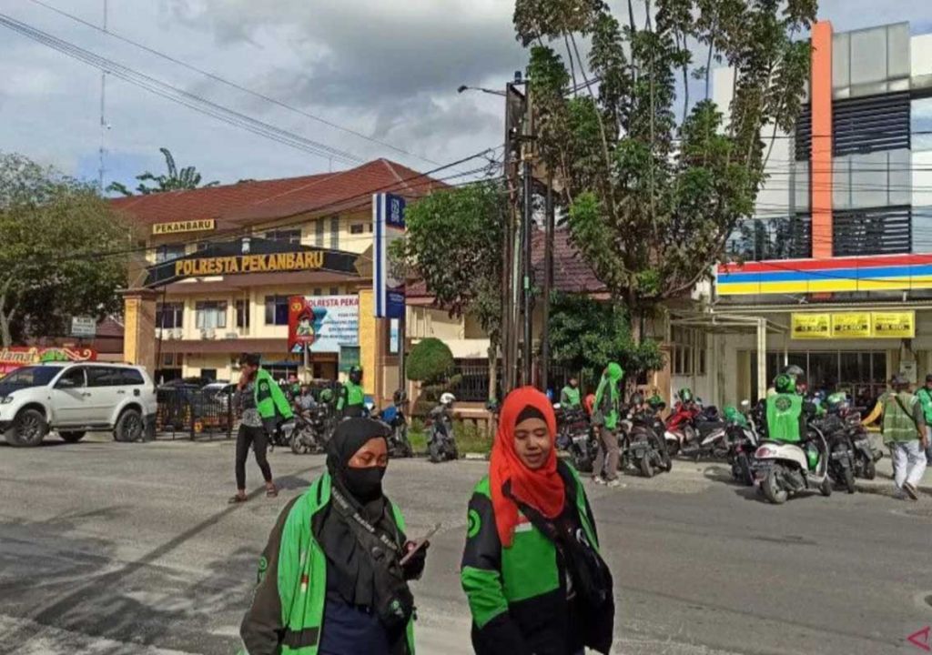 Ratusan Ojol Ribut dengan Petugas Keamanan Perumahan di Pekanbaru - GenPI.co RIAU