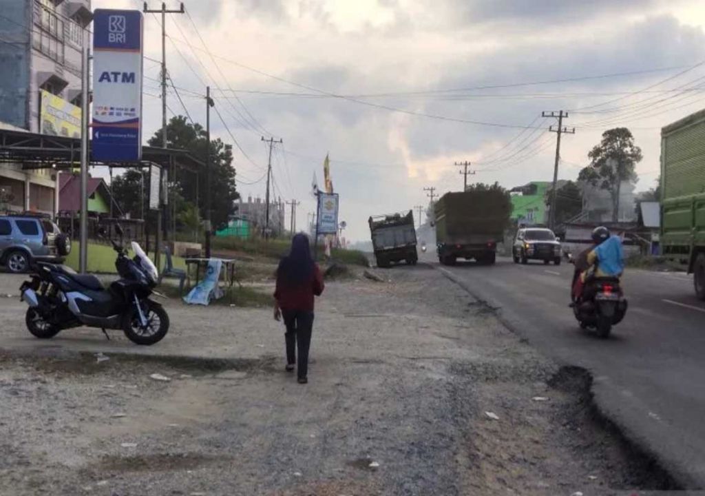 Jalan Lintas Timur di Inhu Rusak Parah, Rawan Kecelakaan - GenPI.co RIAU