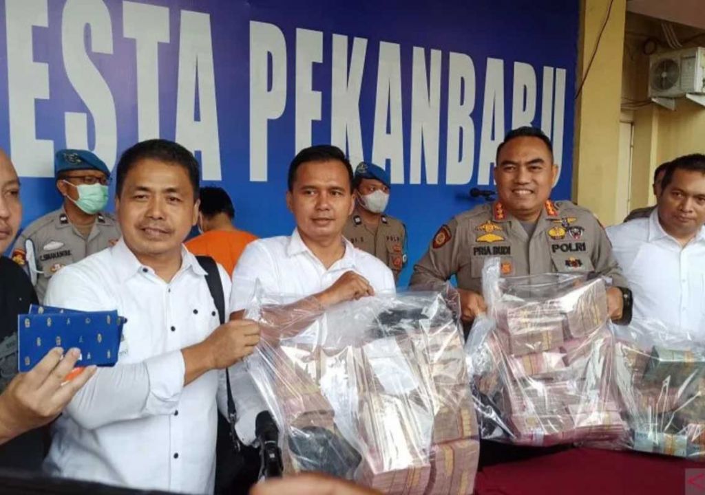 Polresta Pekanbaru Bekuk Bos Narkoba dan Sita Uang Miliaran Rupiah - GenPI.co RIAU