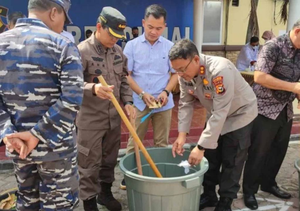 Polres Dumai Musnahkan 10,7 Kilogram Sabu Hasil Ungkap Kasus - GenPI.co RIAU