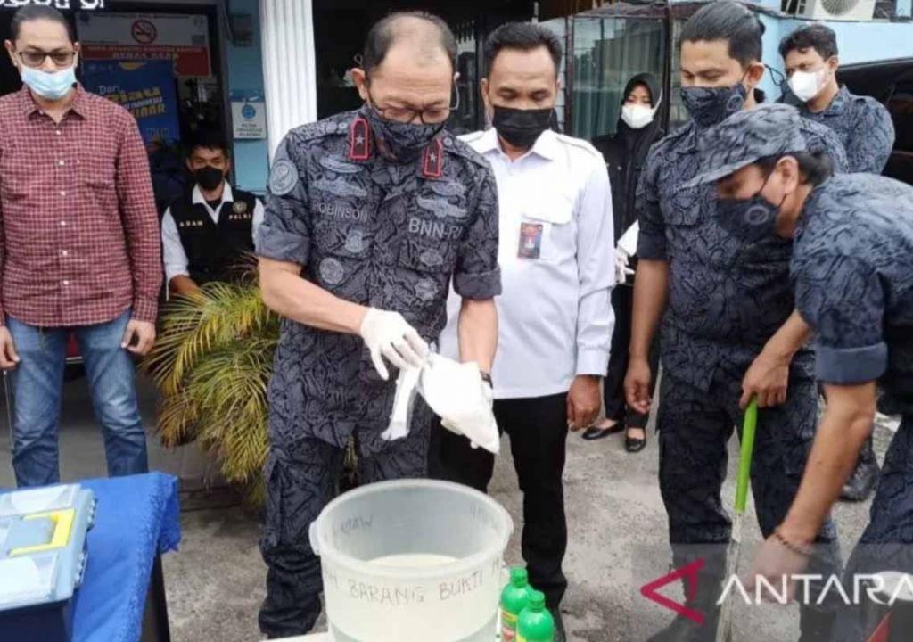 Ungkap Kasus di Pelalawan, BNNP Riau Musnahkan 1 Kg Sabu - GenPI.co RIAU