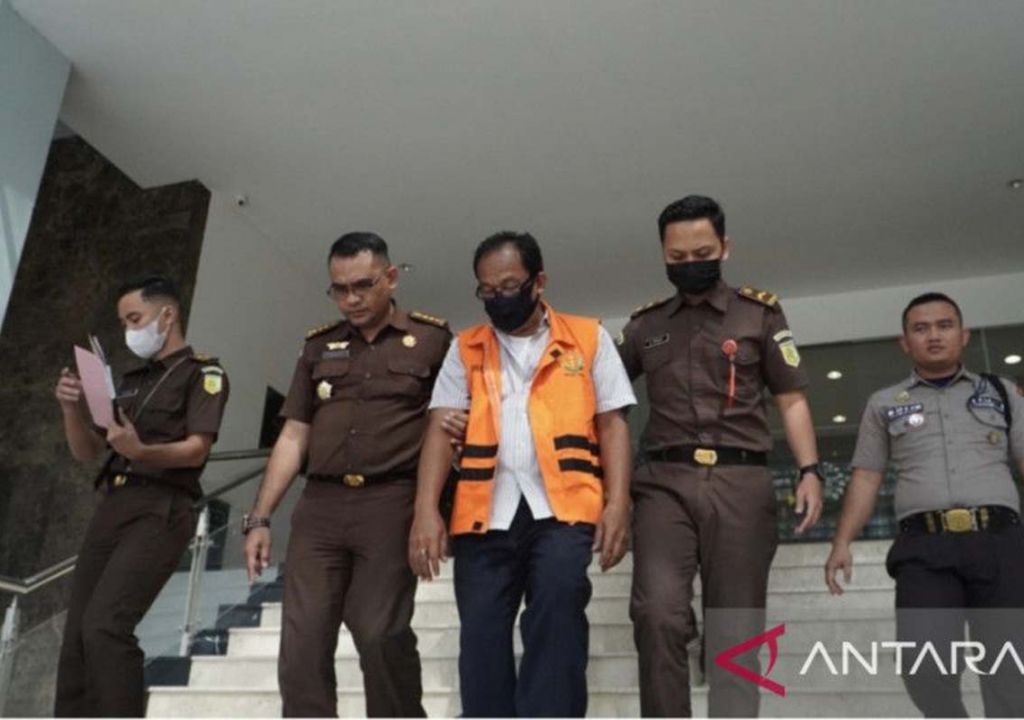 Buron Kasus Korupsi, Mantan Anggota DPRD Inhu Serahkan Diri - GenPI.co RIAU