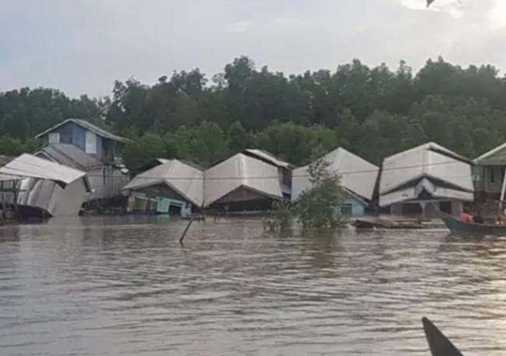 Banjir Rob di Indragiri Hilir, 8 Rumah Warga Rusak Berat - GenPI.co RIAU