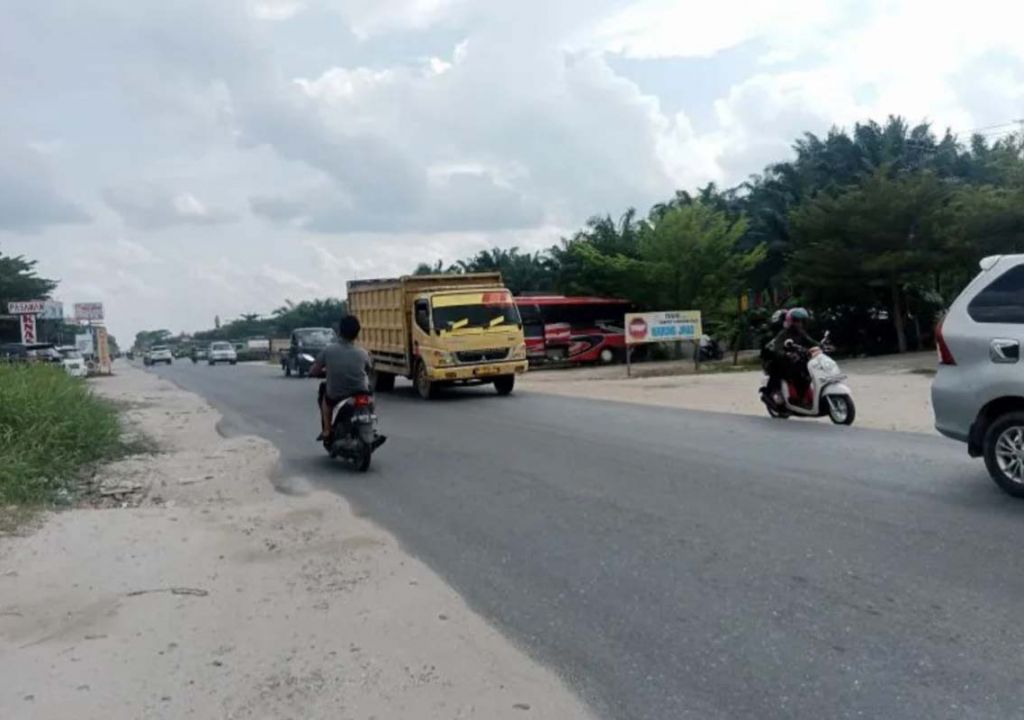 Warga Keluhkan Jalan Kubang di Perbatasan Pekanbaru Bergelombang - GenPI.co RIAU