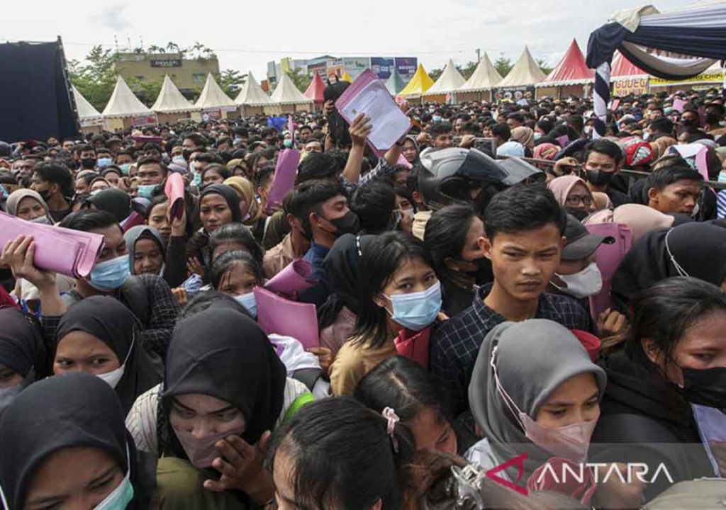 Banyak Perusahaan, Angka Pengangguran di Riau Masih Tinggi - GenPI.co RIAU