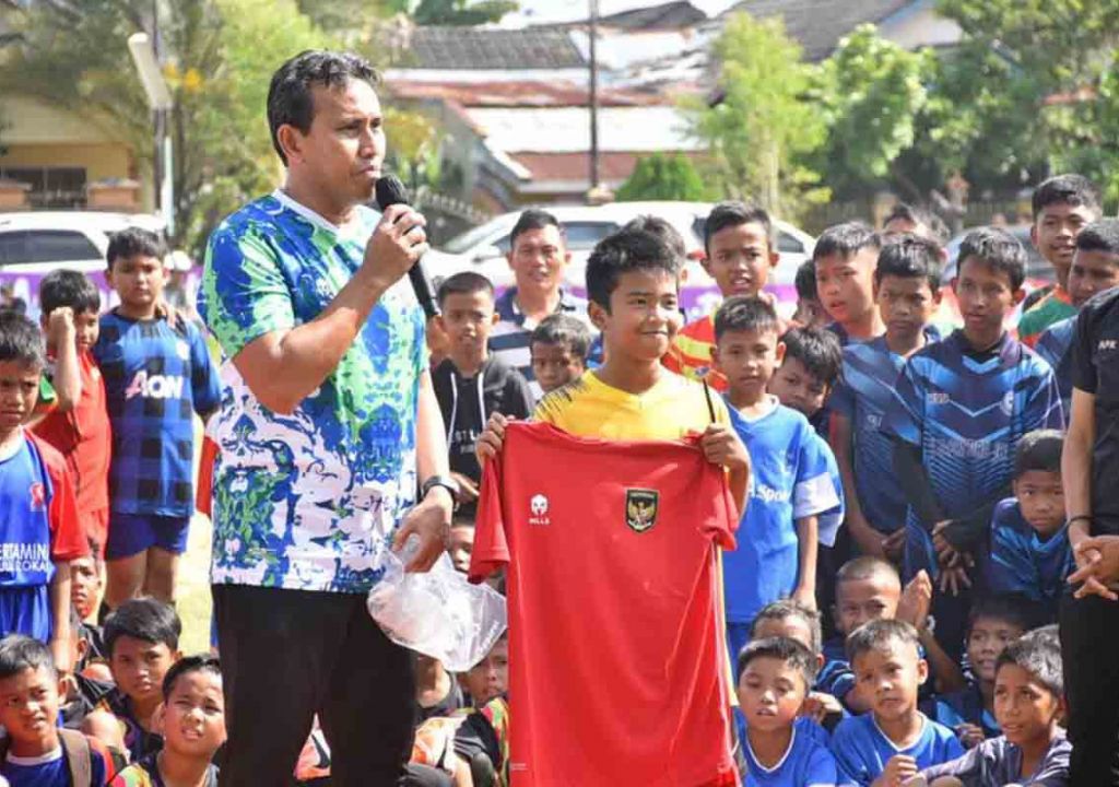 Pelatih Timnas U-16, Bima Sakti Beri Pesan Khusus ke SSB di Kampar - GenPI.co RIAU