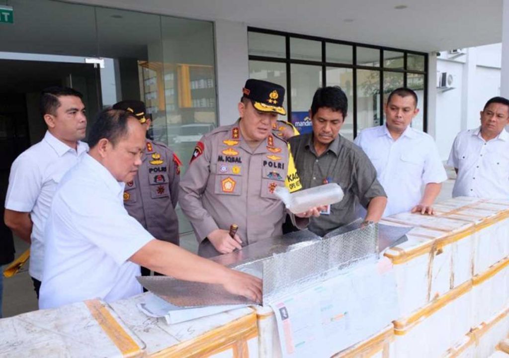 Polda Riau Gagalkan Upaya Penyelundupan Ratusan Ribu Benih Lobster - GenPI.co RIAU