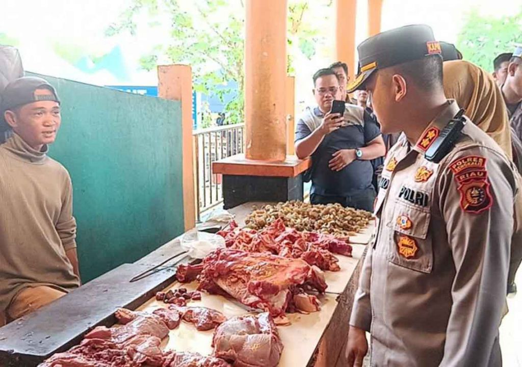 Viral Sejumlah Warga Ambil Daging Sitaan di TPA Bantan Bengkalis - GenPI.co RIAU
