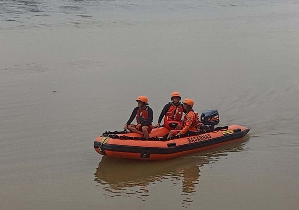 Mahasiswa di Riau Terseret Arus Sungai Kampar Belum Ditemukan - GenPI.co RIAU