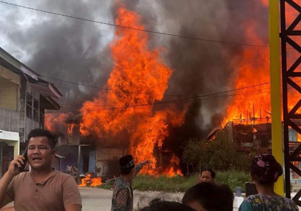 30 Rumah Semi Permanen Ludes Akibat Kebakaran di Rokan Hilir - GenPI.co RIAU
