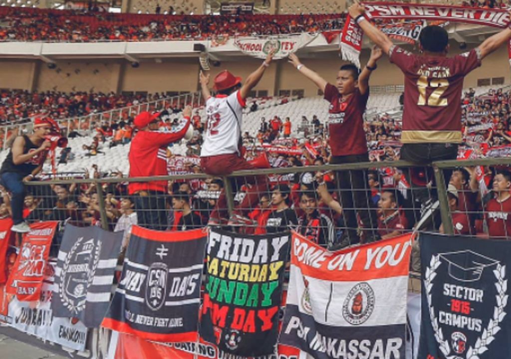 Tragedi Stadion Kanjuruhan Malang, Suporter PSM Makassar Menangis - GenPI.co SULSEL