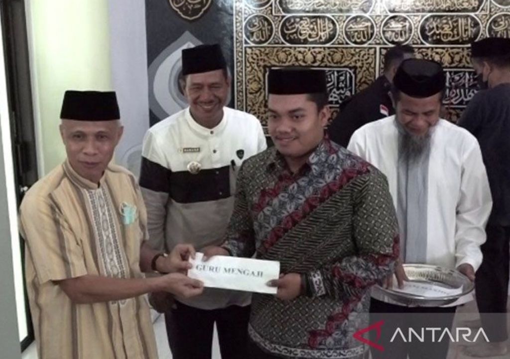 Imam Masjid dan Guru Mengaji Dapat Insentif, Alhamdulillah - GenPI.co SULSEL