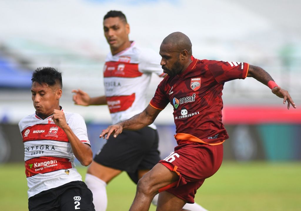 Boaz Solossa Dilepas Borneo FC, PSM Makassar Berminat? - GenPI.co SULSEL