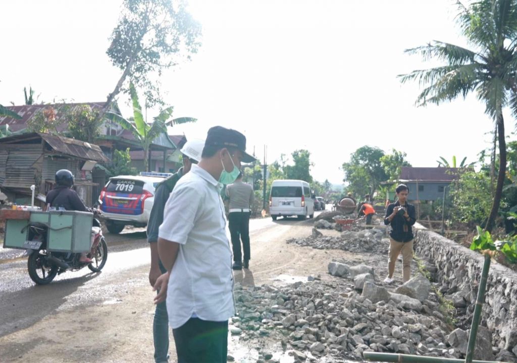 Gubernur Sulsel Turun ke Titik Langganan Banjir, Warga Happy - GenPI.co SULSEL