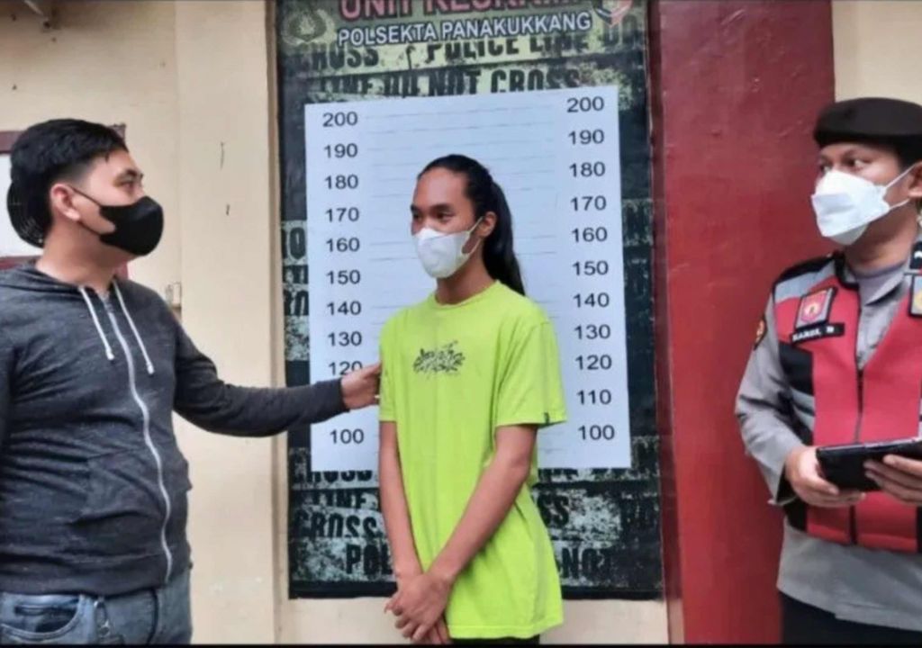 Waria Seksi Ditangkap Polisi, Buntut Joget Hot Erotis di Makassar - GenPI.co SULSEL