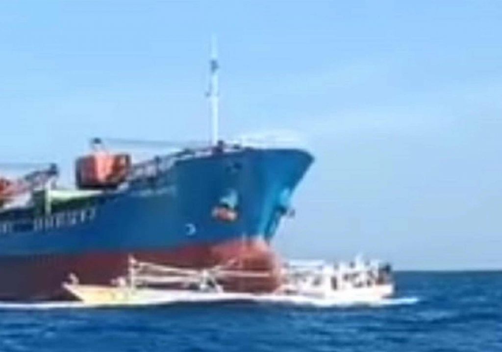 Duar! Ditabrak Kapal Kargo,15 Nelayan Sulsel Lompat ke Laut - GenPI.co SULSEL